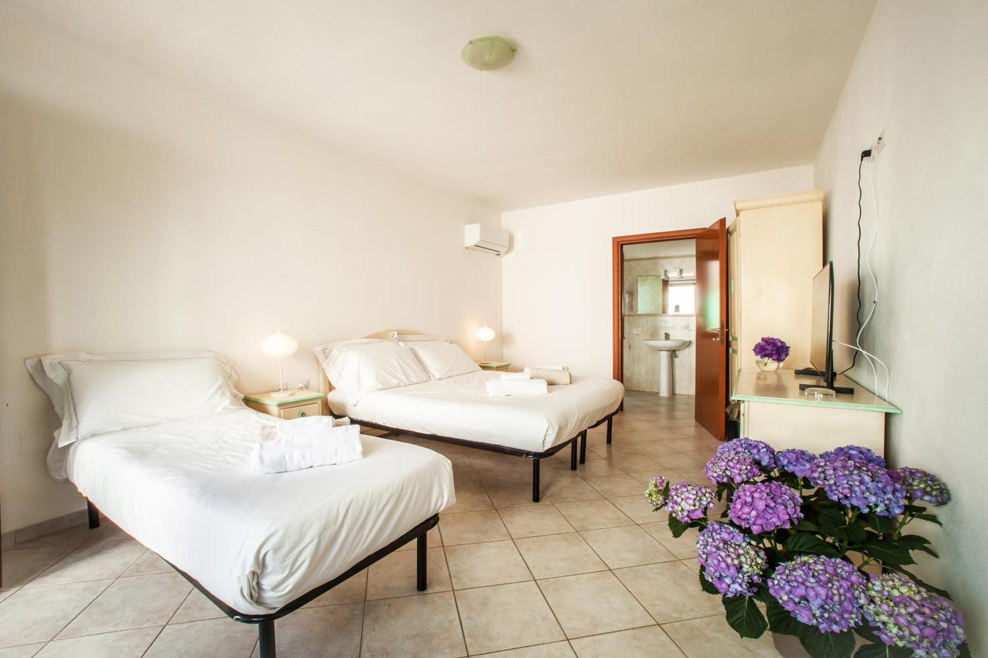 Hotel New Barcavela Santa Margherita di Pula Exterior photo