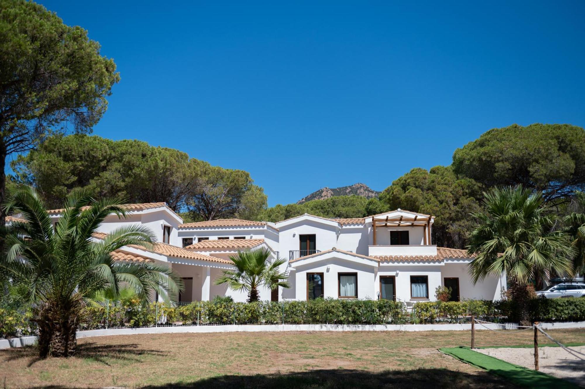 Hotel New Barcavela Santa Margherita di Pula Exterior photo